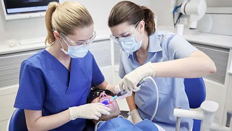 دورههای آموزشی دستیار دندانپزشک راهنمای جامع